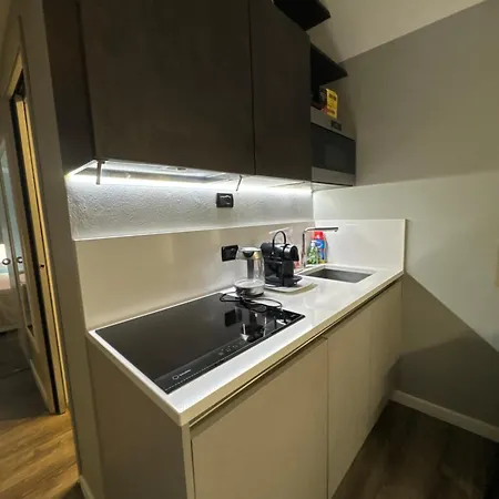 Luxory Center - Bilocale In Centro Storico In Palazzo D'epoca In Zona Pedonale Vicino Metro Vittoria