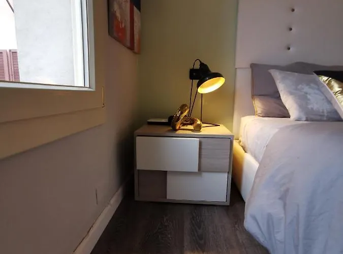 Luxory Center - Bilocale In Centro Storico In Palazzo D'epoca In Zona Pedonale Vicino Metro Vittoria Appartement