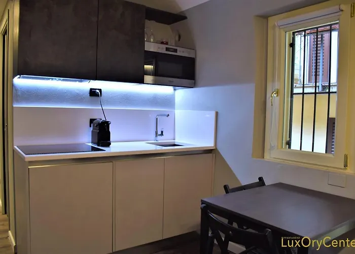 Luxory Center - Bilocale In Centro Storico In Palazzo D'epoca In Zona Pedonale Vicino Metro Vittoria