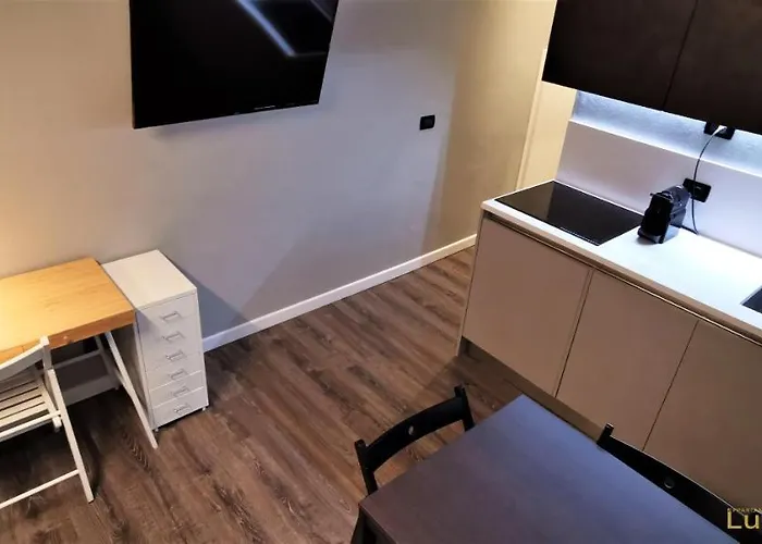 Luxory Center - Bilocale In Centro Storico In Palazzo D'epoca In Zona Pedonale Vicino Metro Vittoria Apartment