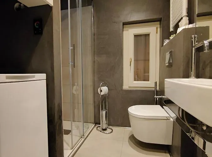 Luxory Center - Bilocale In Centro Storico In Palazzo D'epoca In Zona Pedonale Vicino Metro Vittoria Appartement *