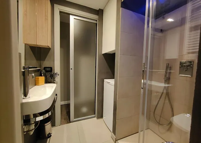 Luxory Center - Bilocale In Centro Storico In Palazzo D'epoca In Zona Pedonale Vicino Metro Vittoria