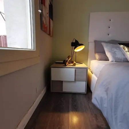 Luxory Center - Bilocale In Centro Storico In Palazzo D'epoca In Zona Pedonale Vicino Metro Vittoria Apartamento