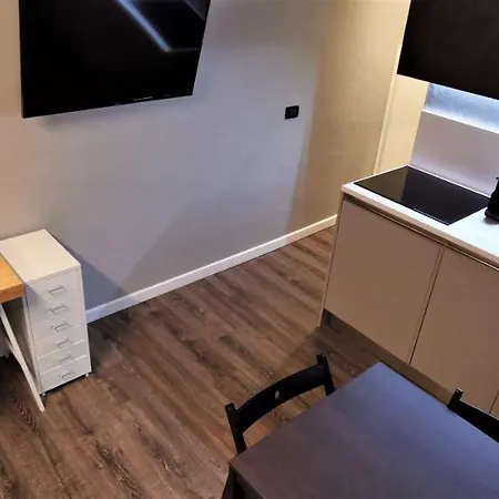 Luxory Center - Bilocale In Centro Storico In Palazzo D'epoca In Zona Pedonale Vicino Metro Vittoria Apartamento